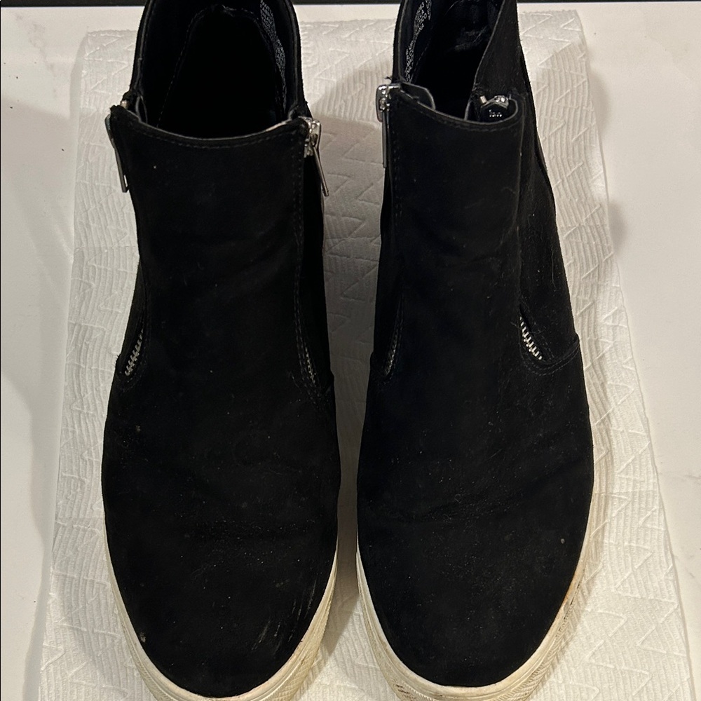Time and Tru Black Ankle Boots